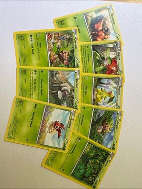 Lot of 8 Pokemon Green Grass-Type Trading Cards